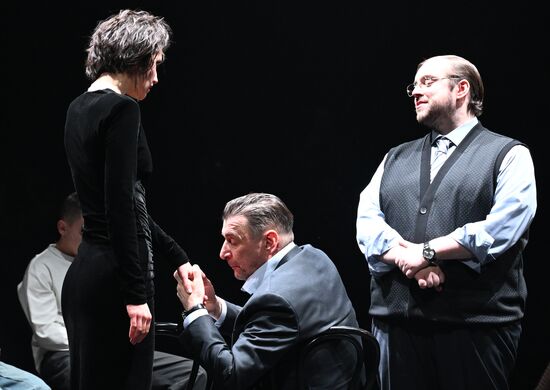 Спектакль "Последние" в театре "Шалом"