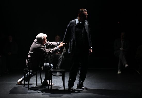 Спектакль "Последние" в театре "Шалом"