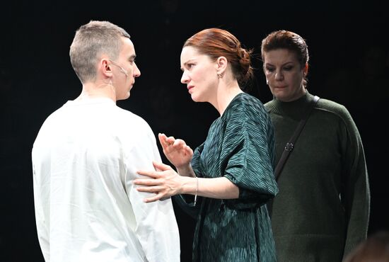 Спектакль "Последние" в театре "Шалом"