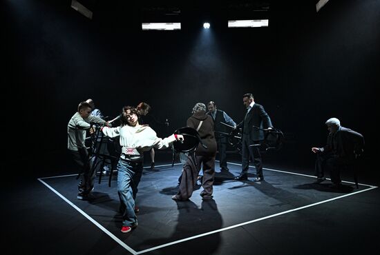 Спектакль "Последние" в театре "Шалом"