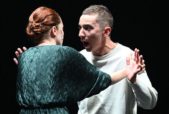 Спектакль "Последние" в театре "Шалом"