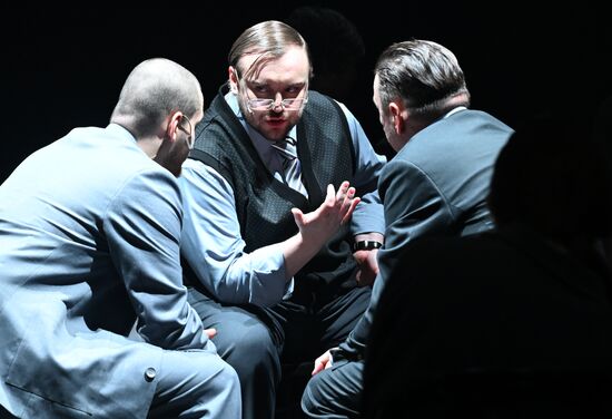 Спектакль "Последние" в театре "Шалом"