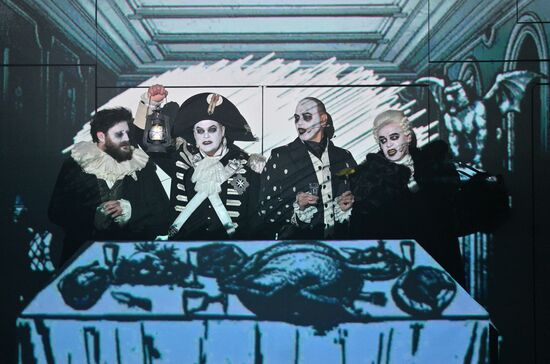 Спектакль "Ревизор: комедия в стихах" в Московском Губернском театре