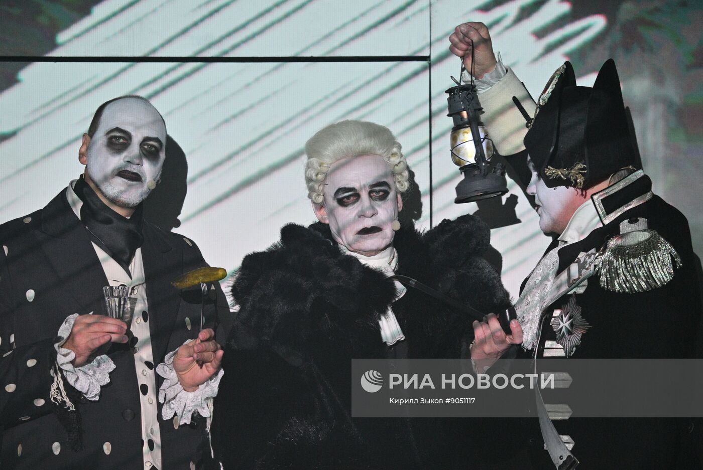 Спектакль "Ревизор: комедия в стихах" в Московском Губернском театре