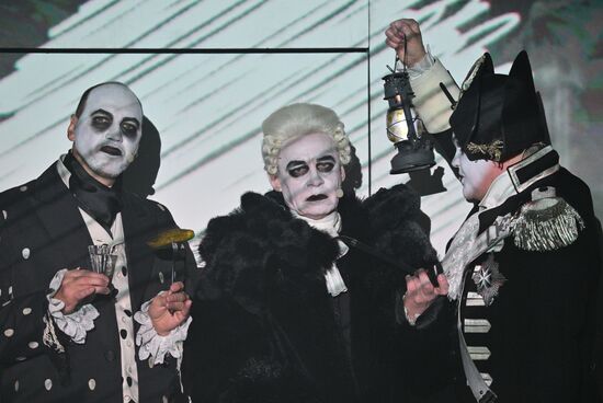 Спектакль "Ревизор: комедия в стихах" в Московском Губернском театре