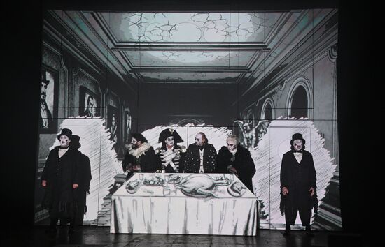 Спектакль "Ревизор: комедия в стихах" в Московском Губернском театре