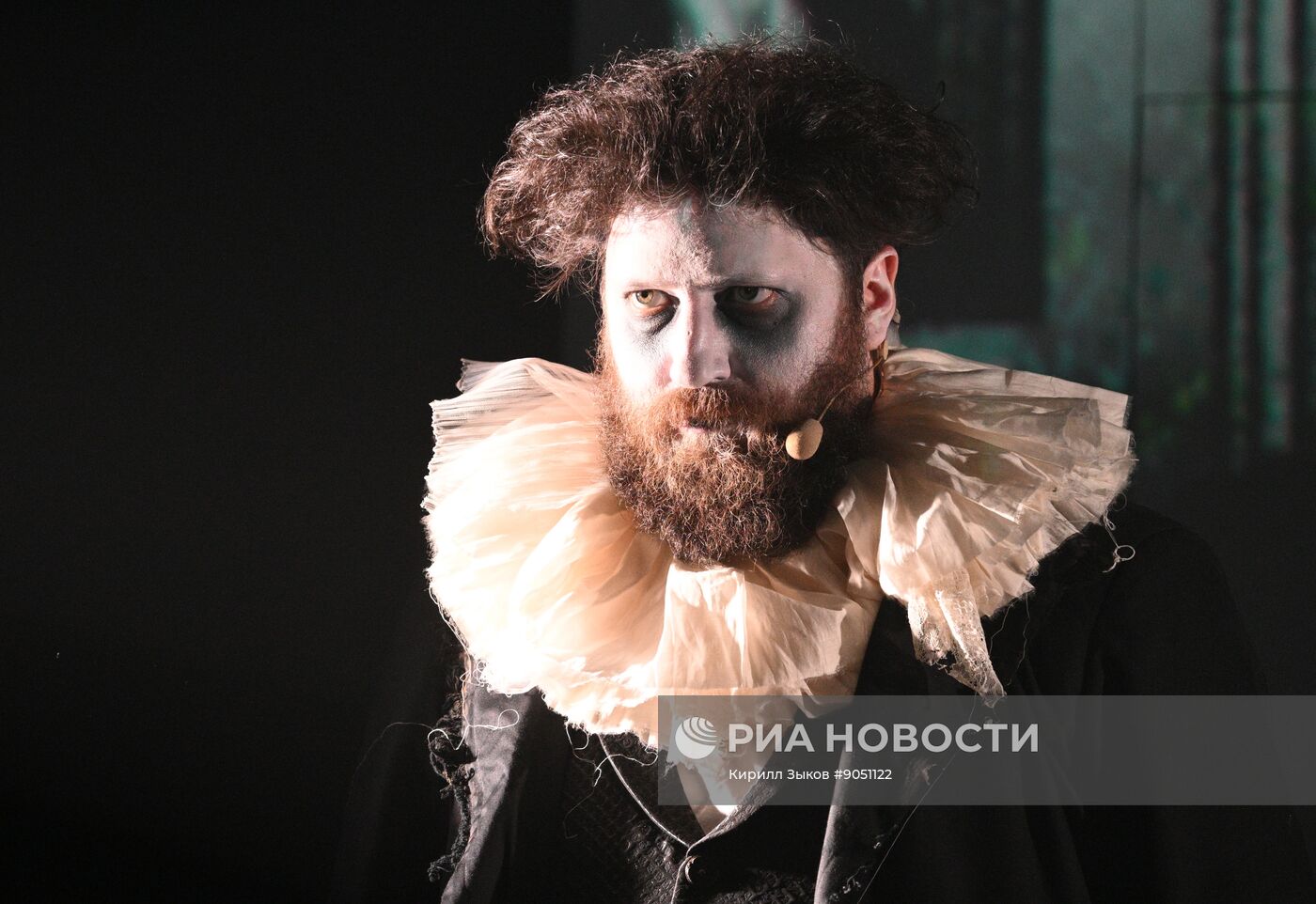 Спектакль "Ревизор: комедия в стихах" в Московском Губернском театре