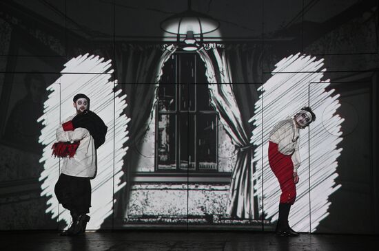 Спектакль "Ревизор: комедия в стихах" в Московском Губернском театре