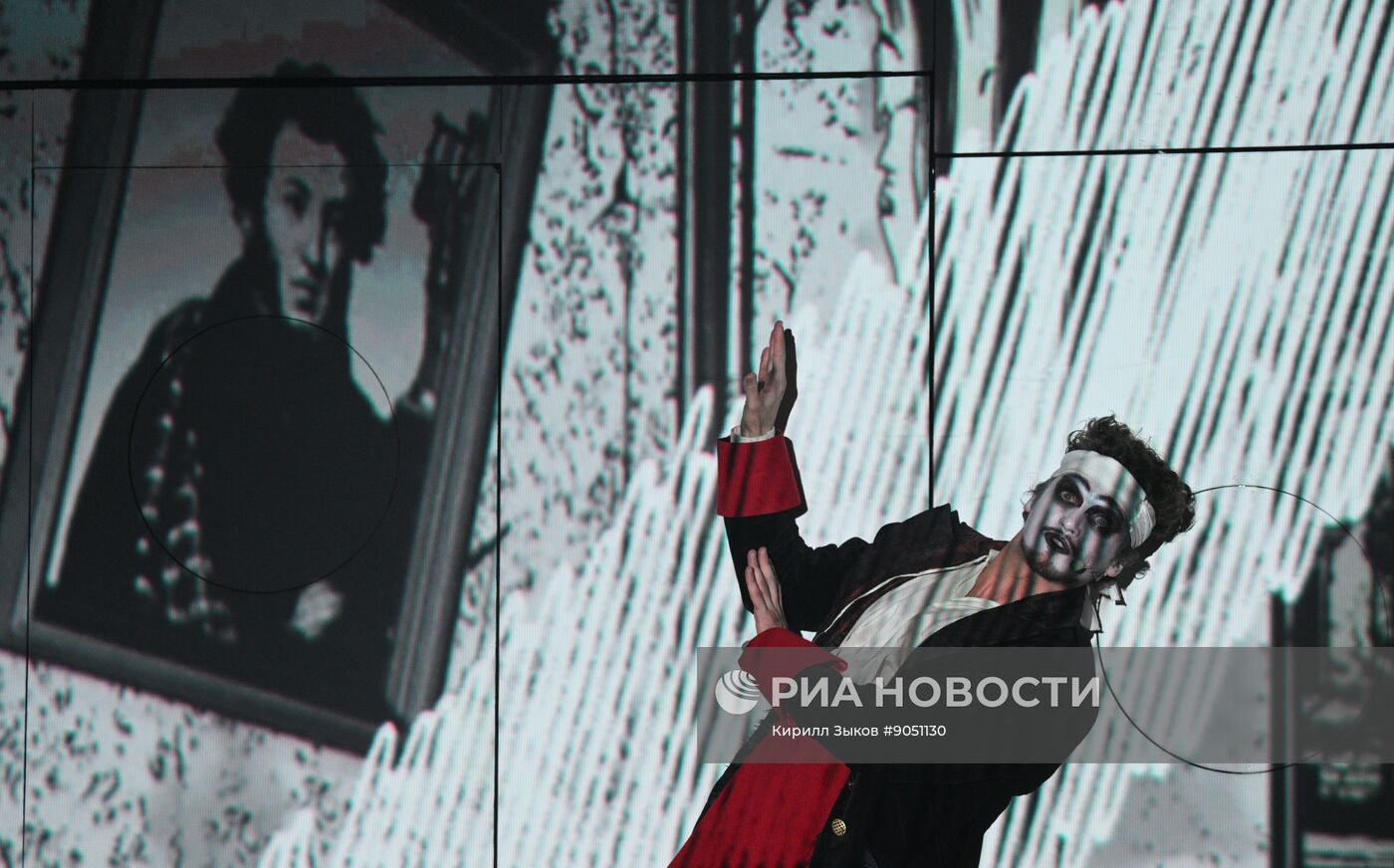 Спектакль "Ревизор: комедия в стихах" в Московском Губернском театре