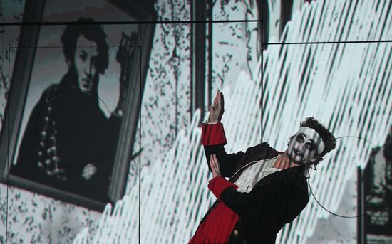 Спектакль "Ревизор: комедия в стихах" в Московском Губернском театре