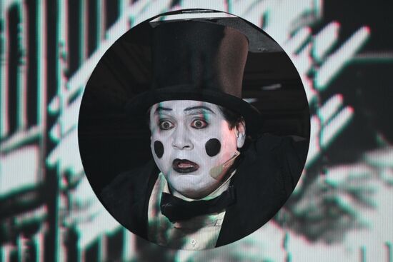 Спектакль "Ревизор: комедия в стихах" в Московском Губернском театре