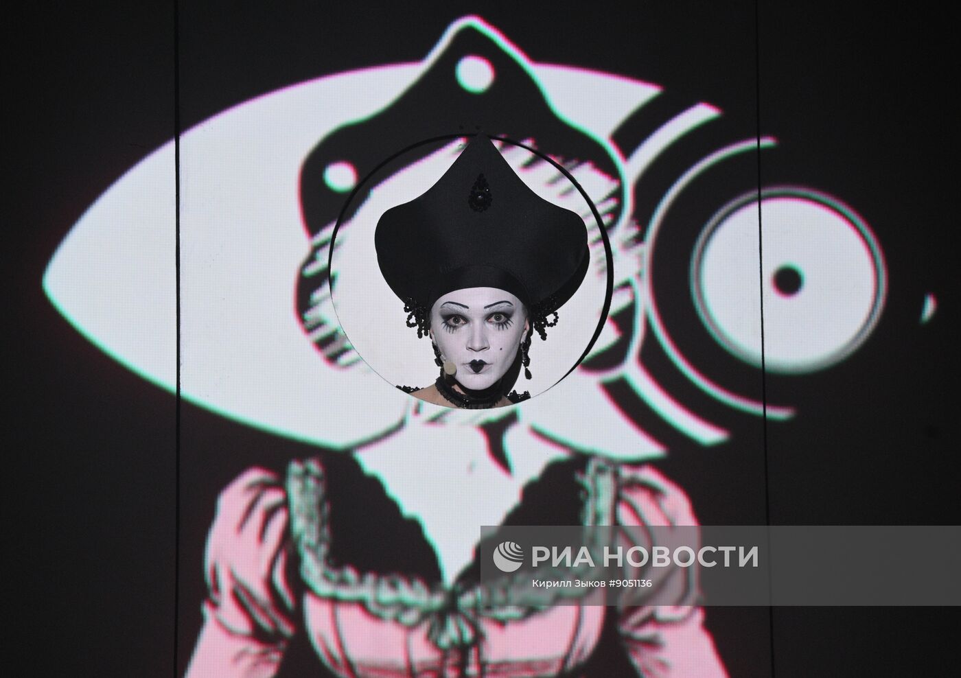 Спектакль "Ревизор: комедия в стихах" в Московском Губернском театре