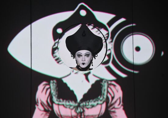 Спектакль "Ревизор: комедия в стихах" в Московском Губернском театре