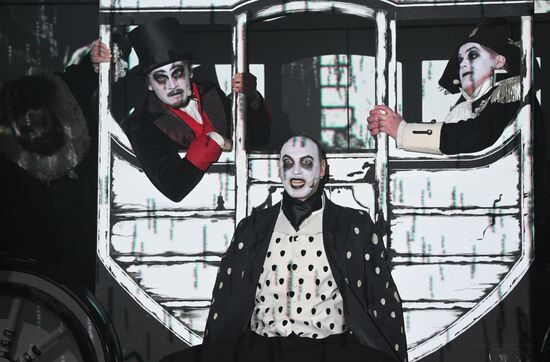 Спектакль "Ревизор: комедия в стихах" в Московском Губернском театре