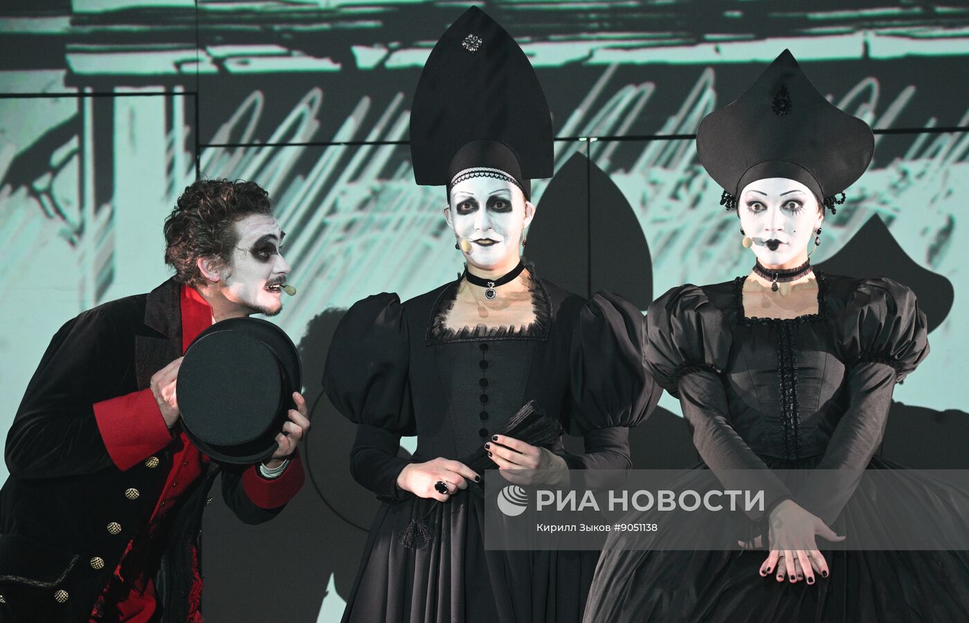 Спектакль "Ревизор: комедия в стихах" в Московском Губернском театре