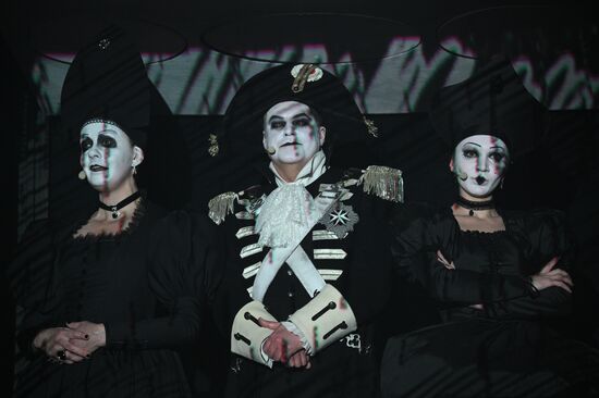 Спектакль "Ревизор: комедия в стихах" в Московском Губернском театре