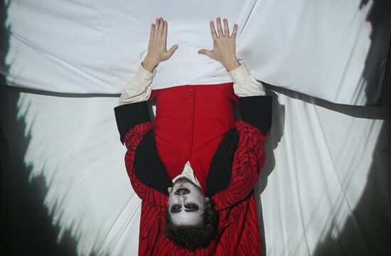 Спектакль "Ревизор: комедия в стихах" в Московском Губернском театре