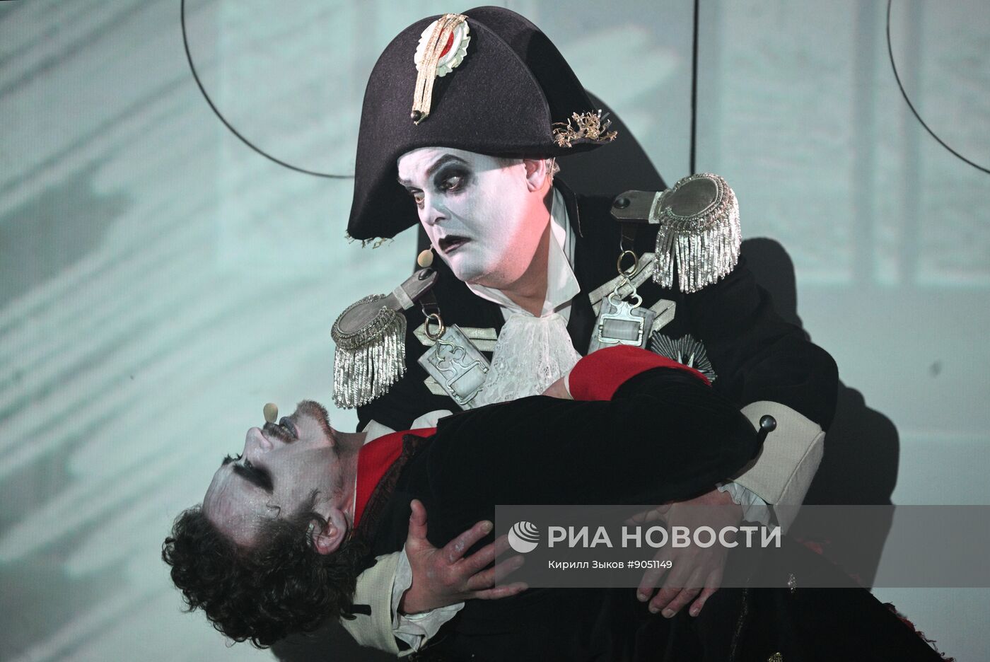 Спектакль "Ревизор: комедия в стихах" в Московском Губернском театре