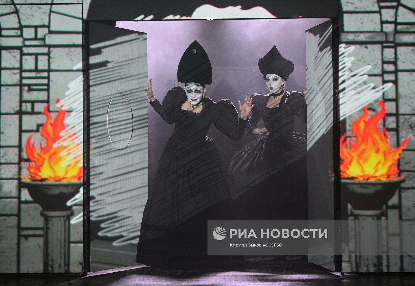 Спектакль "Ревизор: комедия в стихах" в Московском Губернском театре