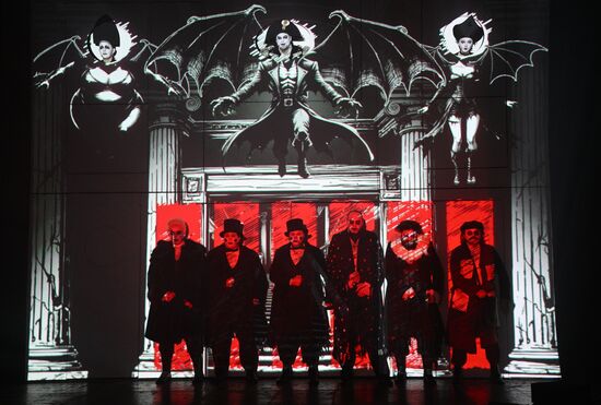 Спектакль "Ревизор: комедия в стихах" в Московском Губернском театре