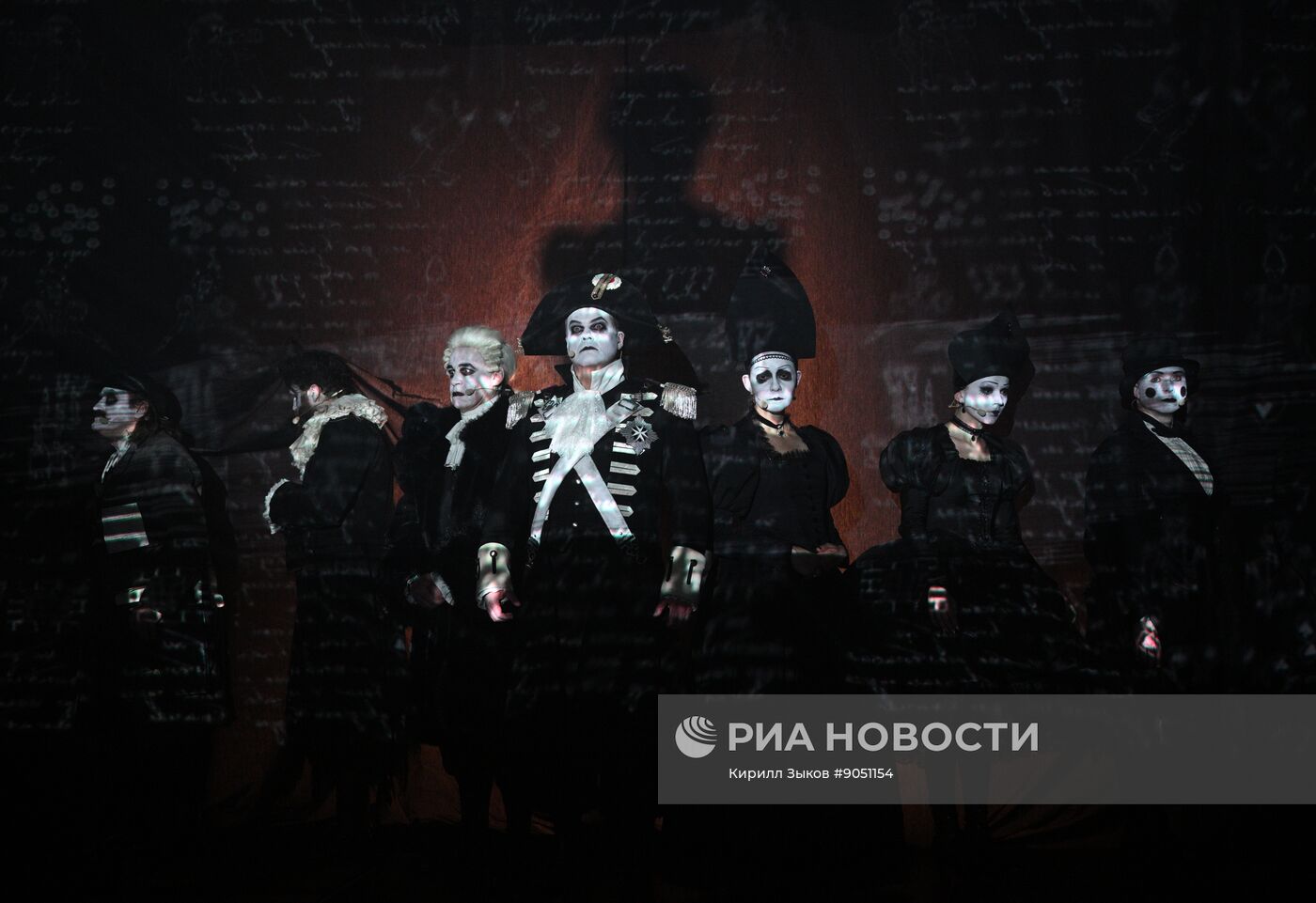 Спектакль "Ревизор: комедия в стихах" в Московском Губернском театре