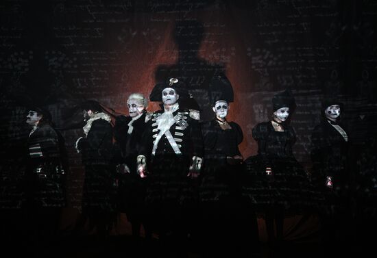 Спектакль "Ревизор: комедия в стихах" в Московском Губернском театре