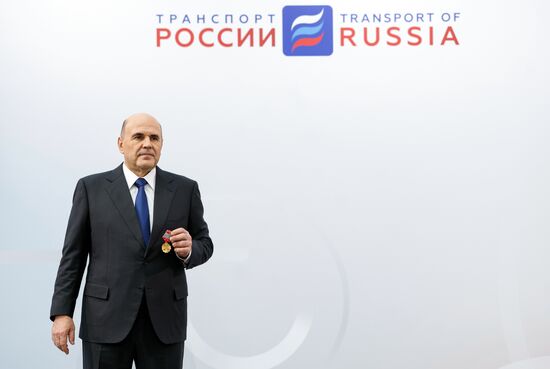 Премьер-министр Михаил Мишустин принял участие в "Транспортной неделе"