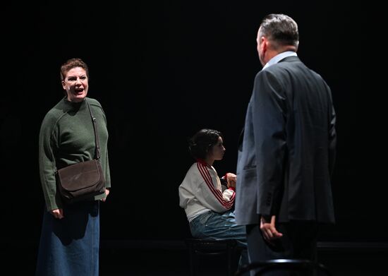 Спектакль "Последние" в театре "Шалом"