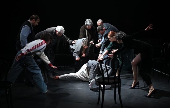 Спектакль "Последние" в театре "Шалом"