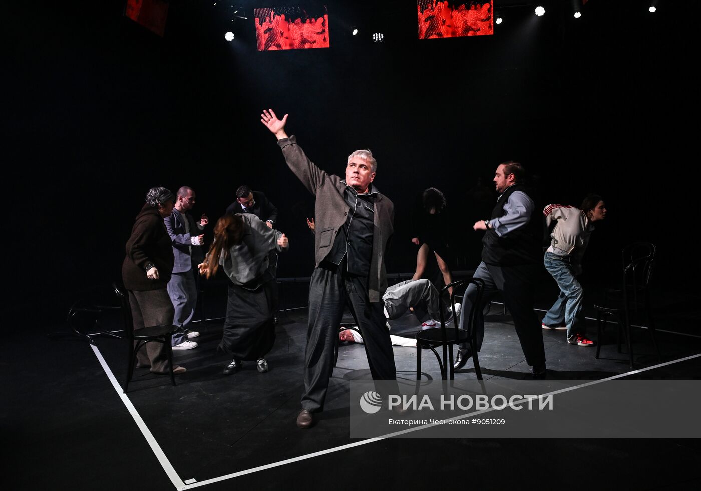 Спектакль "Последние" в театре "Шалом"