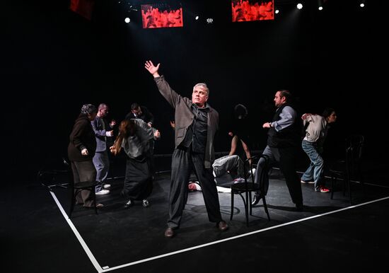 Спектакль "Последние" в театре "Шалом"