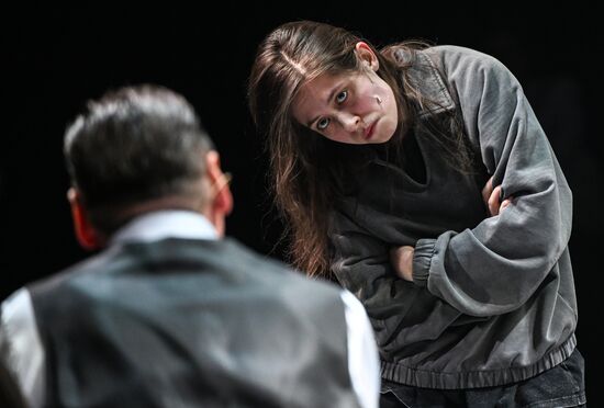 Спектакль "Последние" в театре "Шалом"