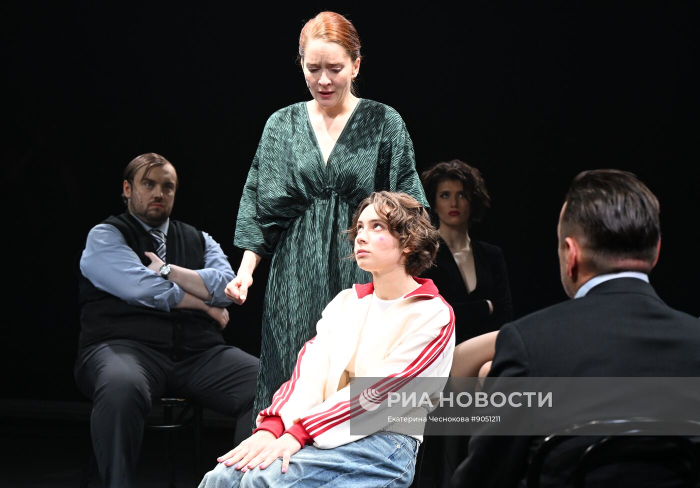 Спектакль "Последние" в театре "Шалом"