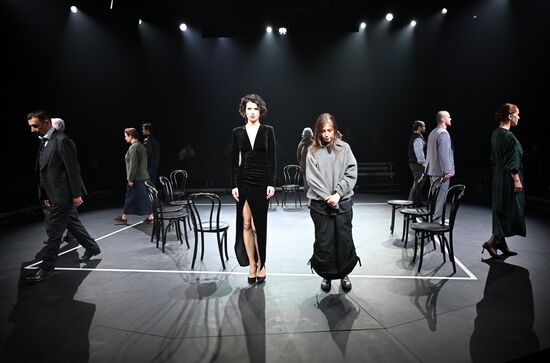 Спектакль "Последние" в театре "Шалом"