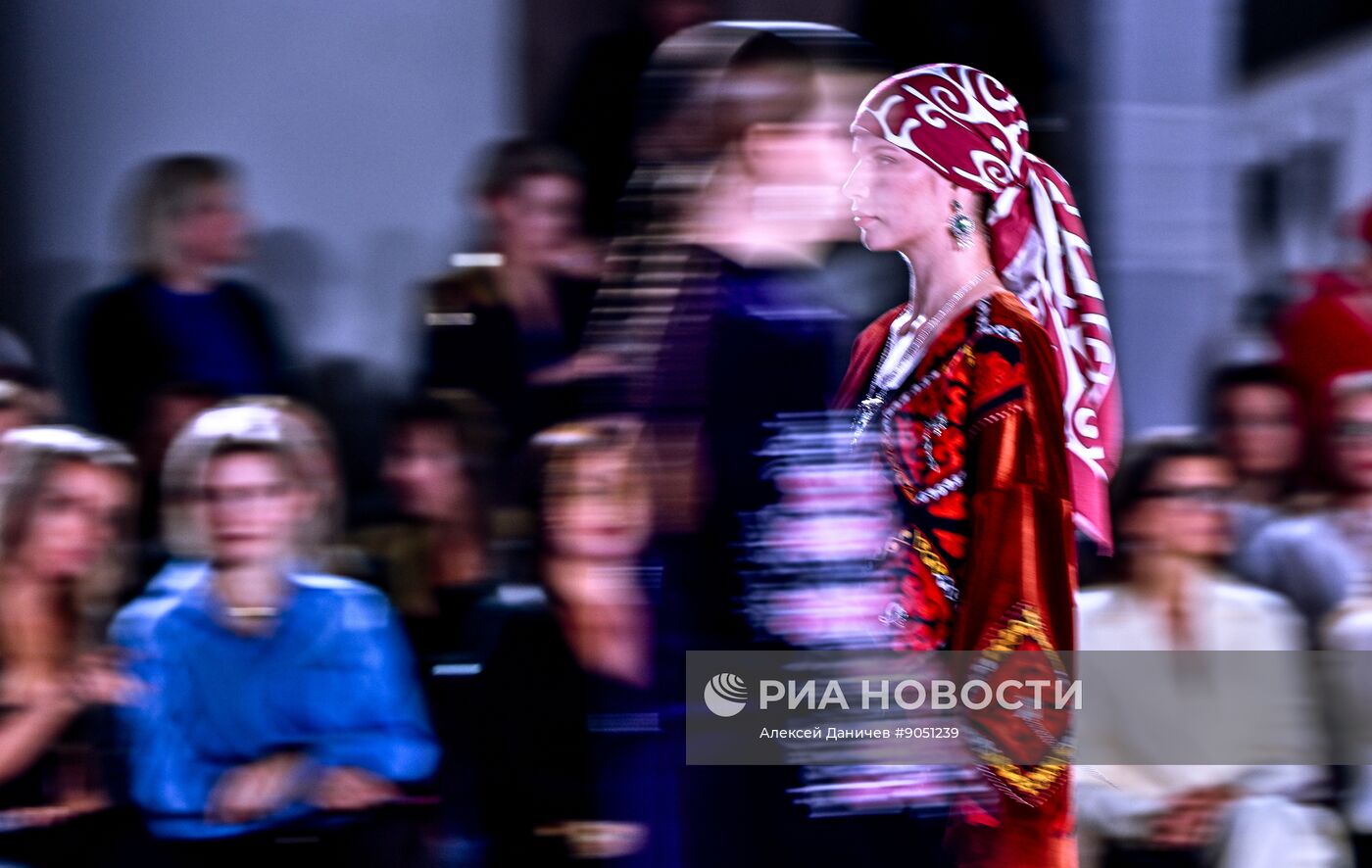 Модный показ форума "Содружество моды"