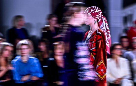 Модный показ форума "Содружество моды"