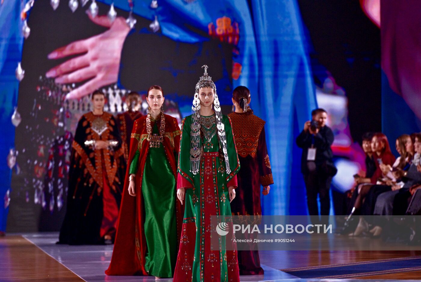 Модный показ форума "Содружество моды"