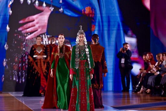 Модный показ форума "Содружество моды"