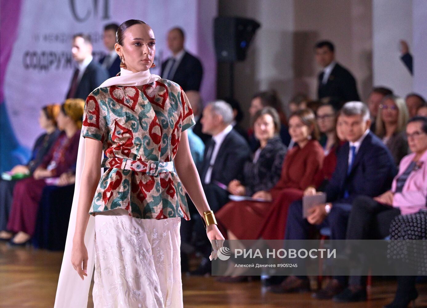 Модный показ форума "Содружество моды"