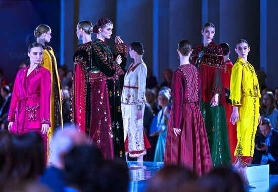 Модный показ форума "Содружество моды"