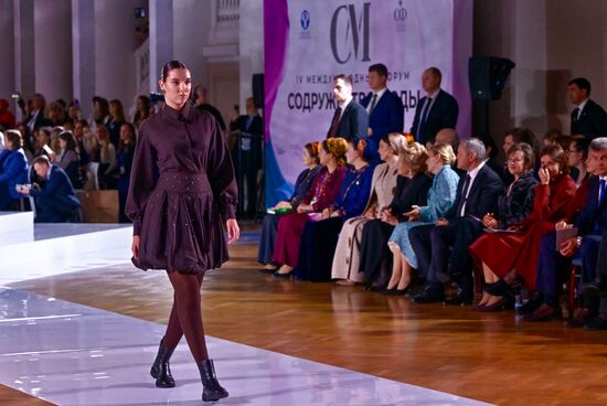 Модный показ форума "Содружество моды"