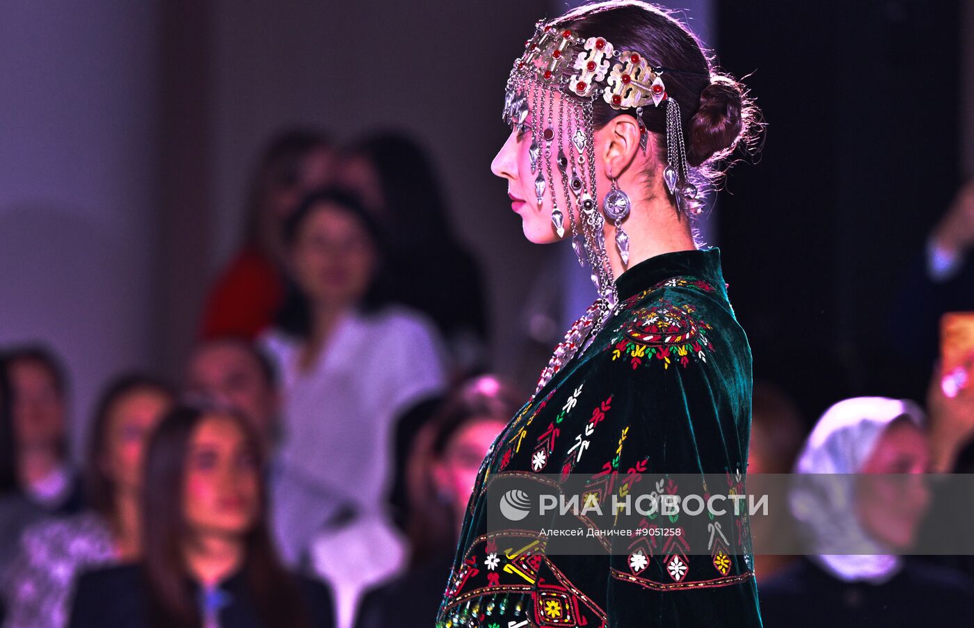 Модный показ форума "Содружество моды"