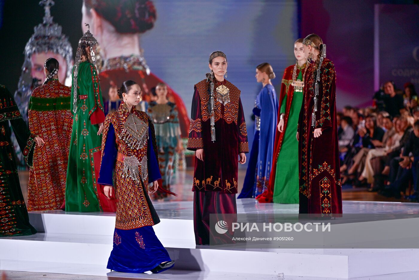 Модный показ форума "Содружество моды"