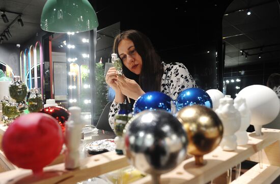 Роспись новогодних игрушек