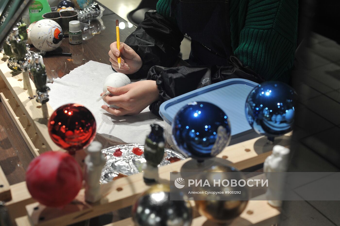 Роспись новогодних игрушек