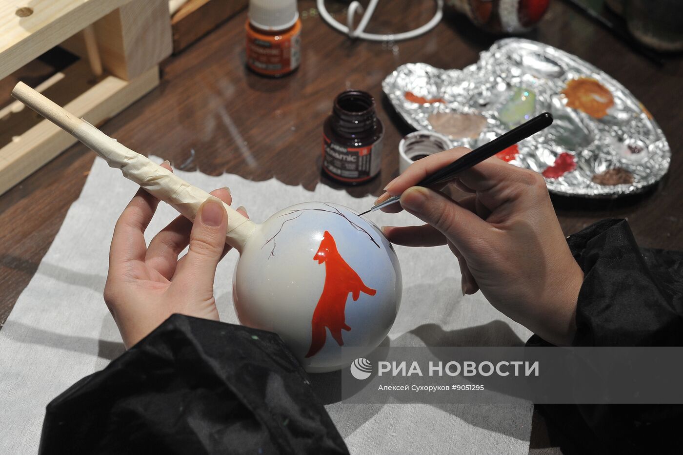 Роспись новогодних игрушек