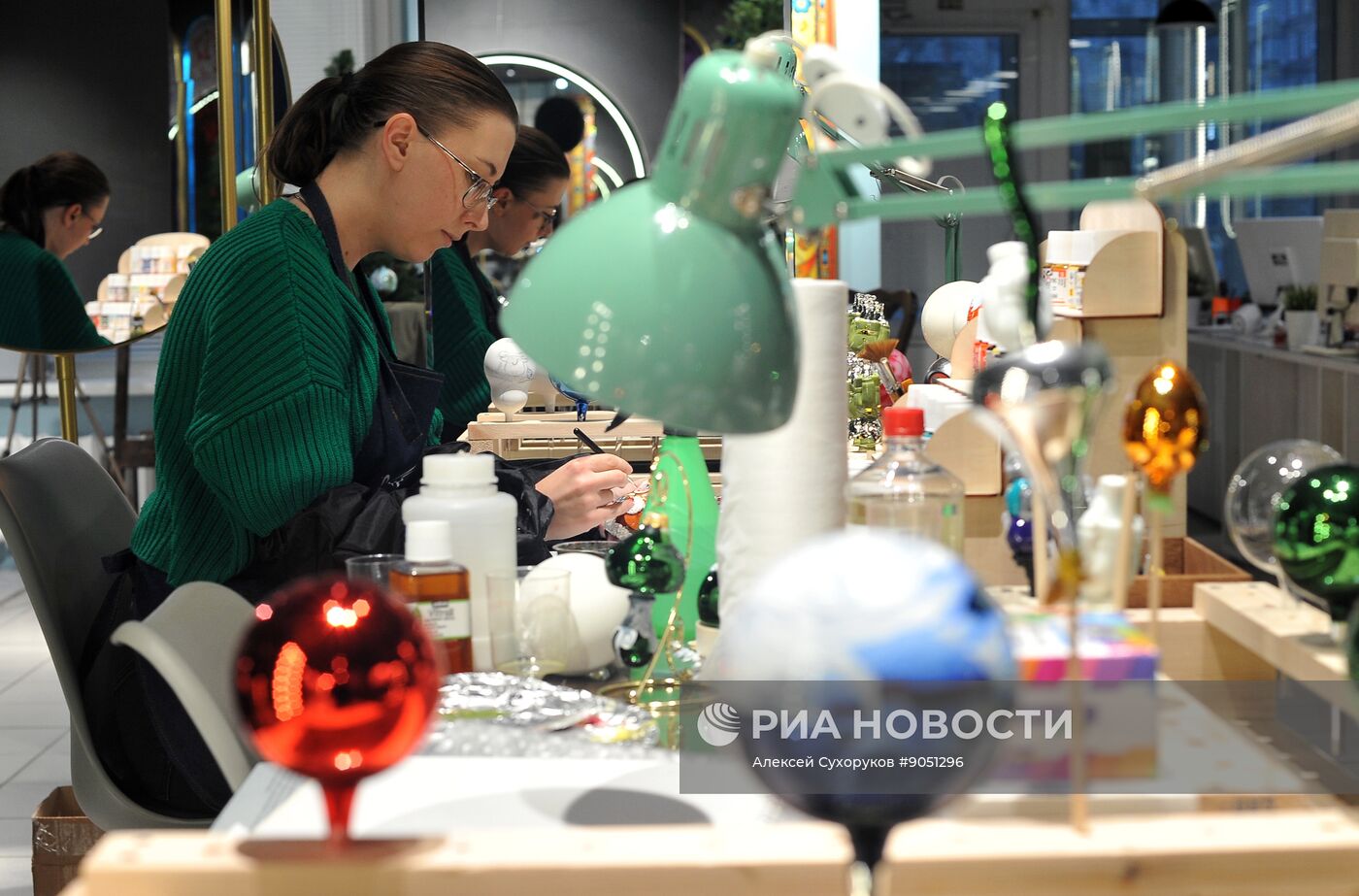 Роспись новогодних игрушек