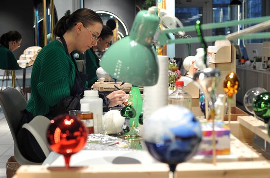 Роспись новогодних игрушек