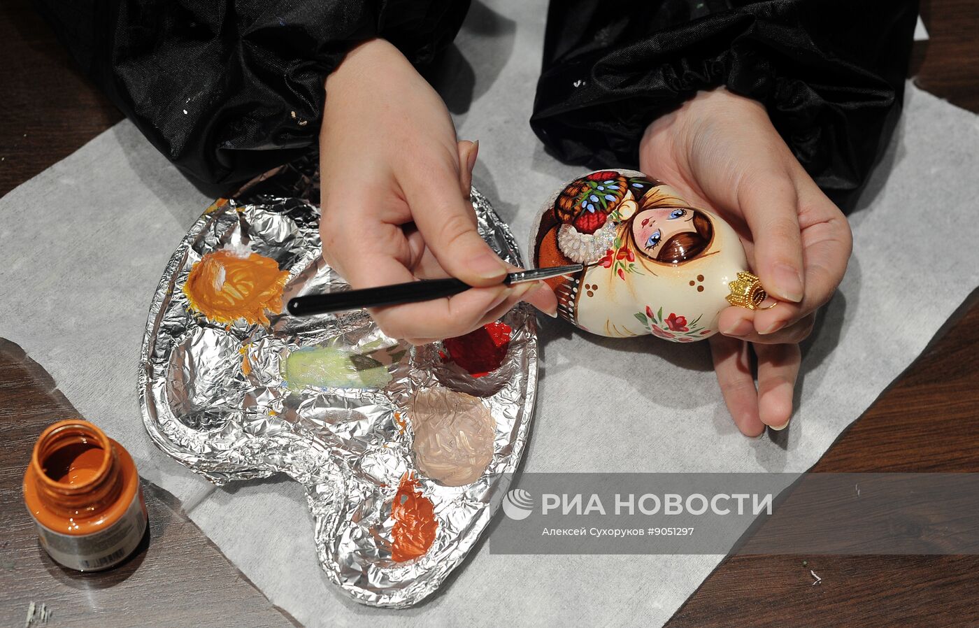 Роспись новогодних игрушек