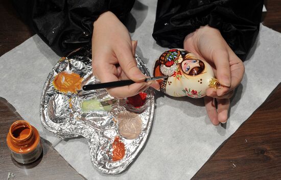 Роспись новогодних игрушек